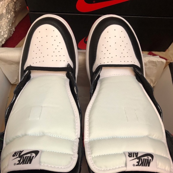 Air Jordan 1 ‘Satin Black Toe’ - Picture 3 of 6